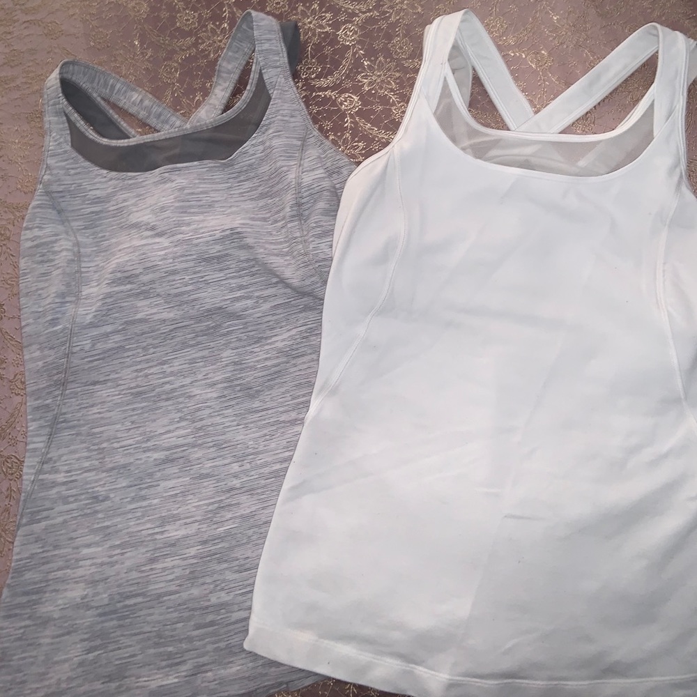 2 lululemon workout tanks!!